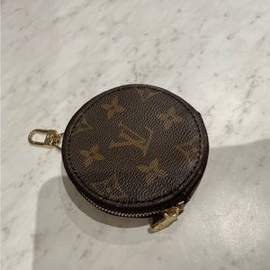 Louis Vuitton Round coin purse